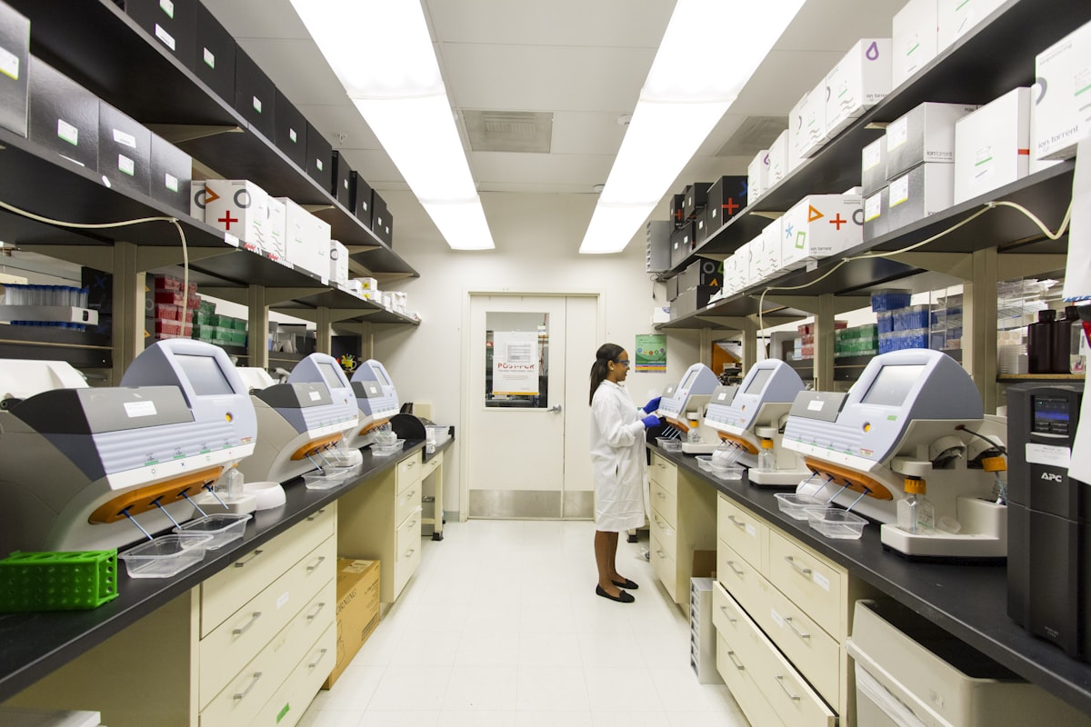 Clinical laboratory workspace